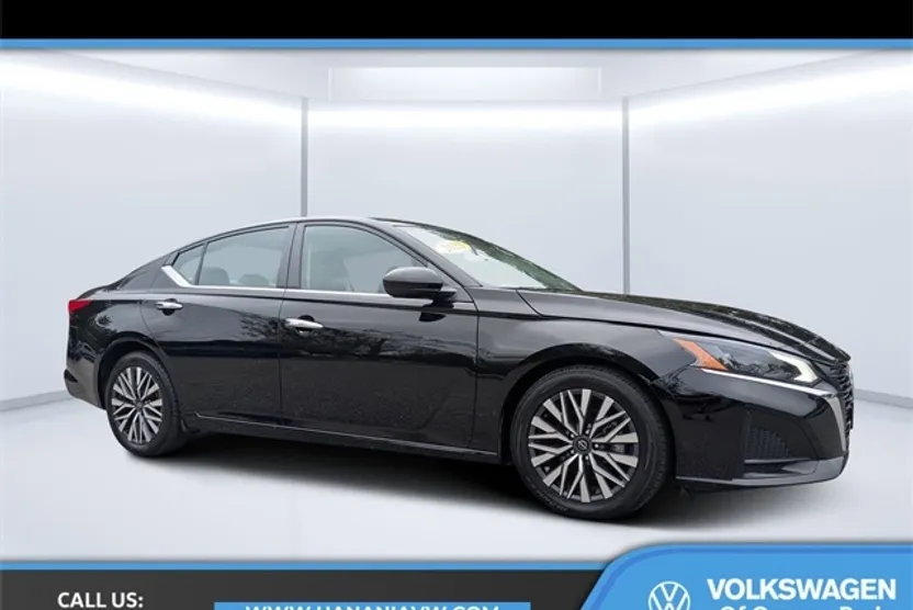2023 Nissan Altima 2.5 SV photo 1