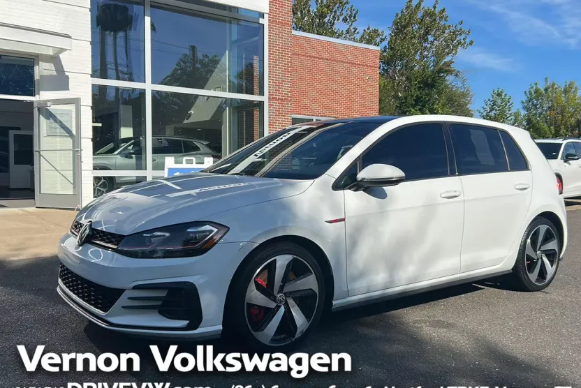 2020 Volkswagen Golf GTI SE photo 1