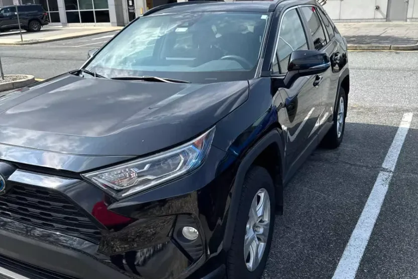 2021 Toyota RAV4 Hybrid XLE photo 1