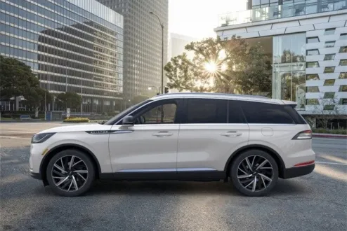 2025 Lincoln Aviator Reserve photo 3