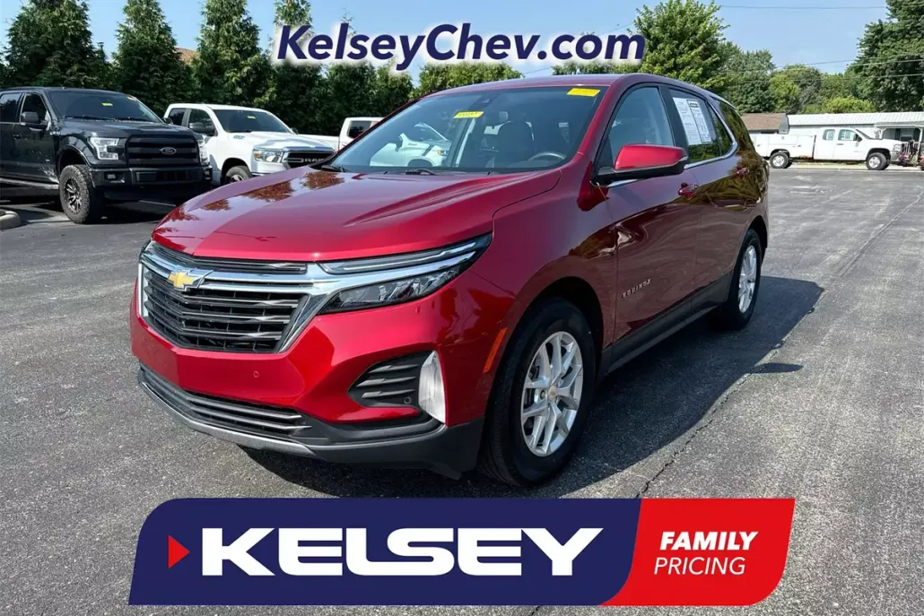 2023 Chevrolet Equinox LT photo 1