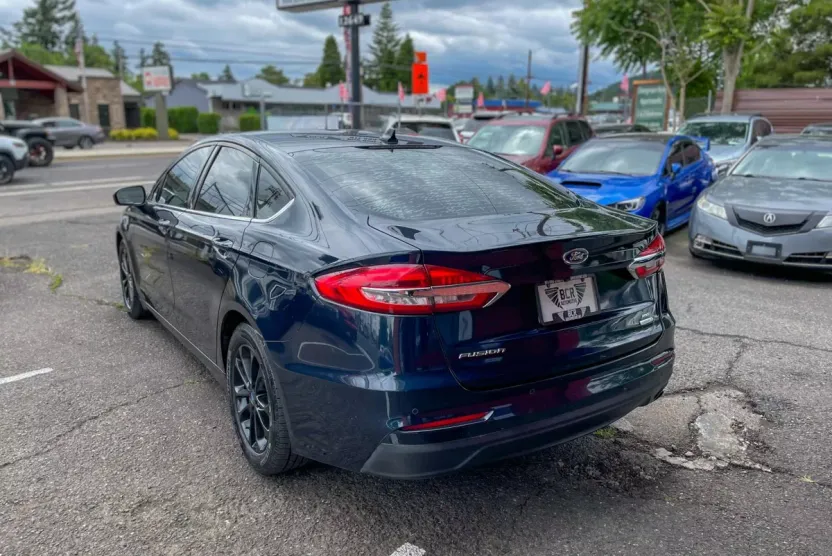 2020 Ford Fusion SE photo 1