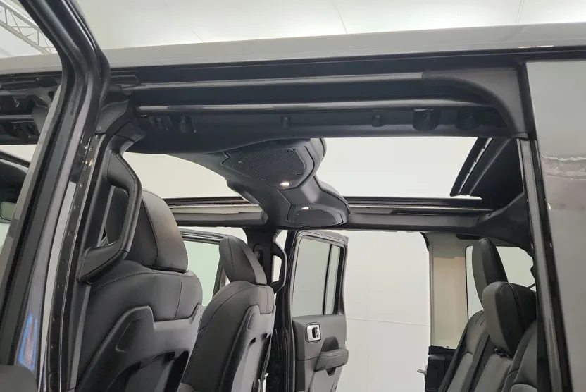 2025 Jeep Wrangler Sahara photo 11