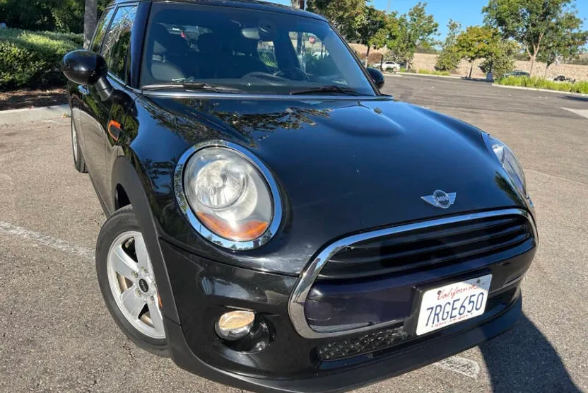 2016 Mini Cooper 4 Door Hardtop photo 1