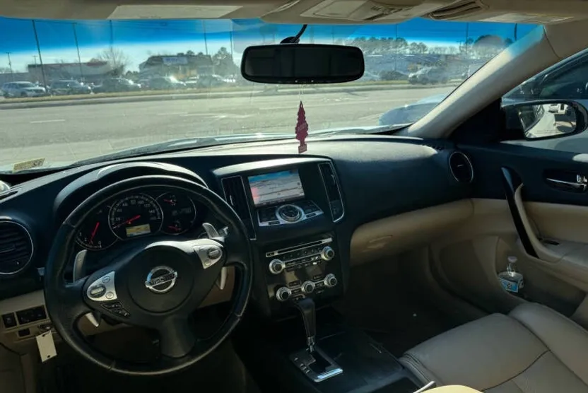 2014 Nissan Maxima SV photo 1