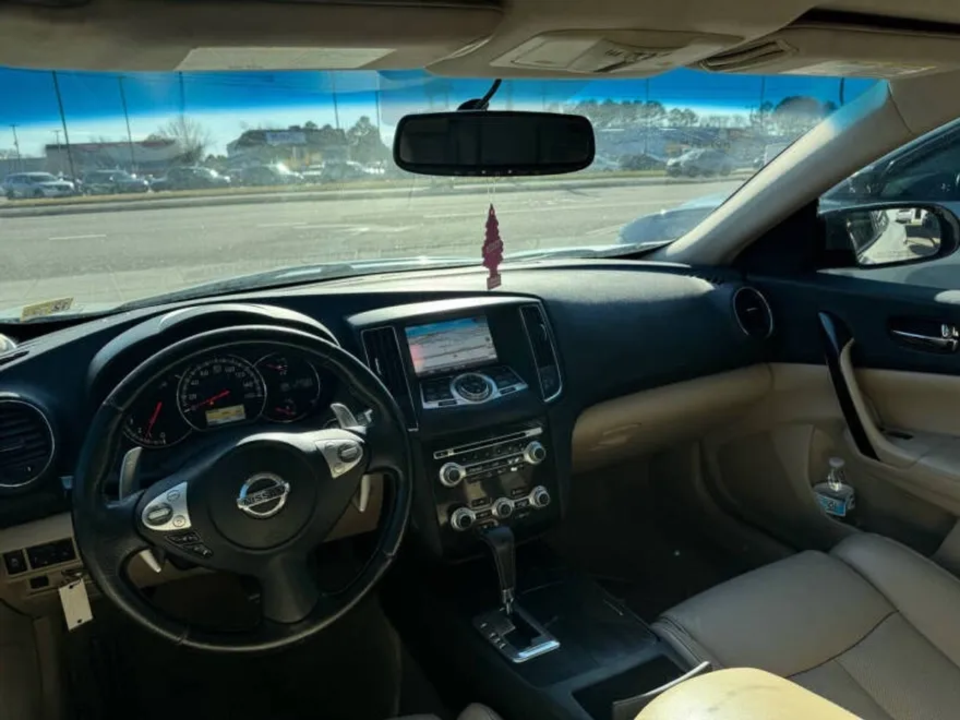 2014 Nissan Maxima SV photo 1