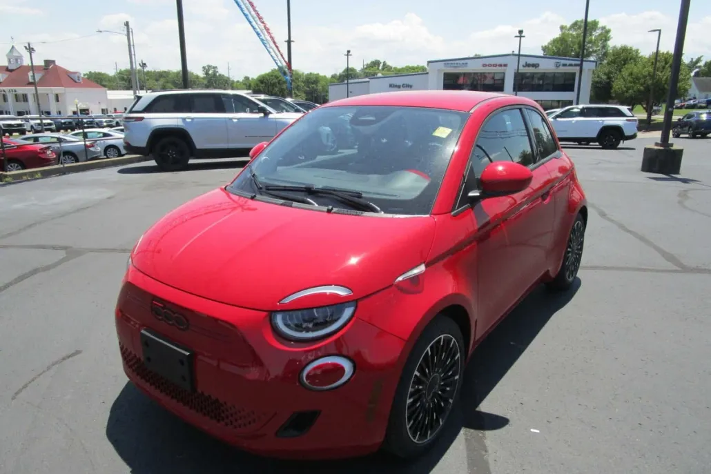 2024 Fiat 500e Red photo 1