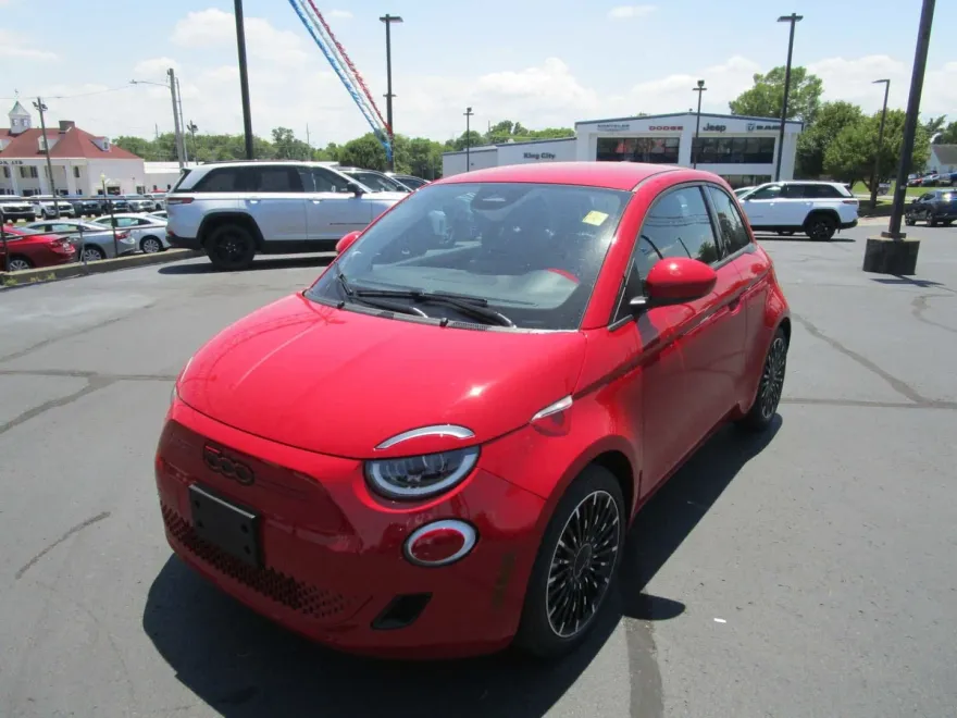 2024 Fiat 500e Red photo 1