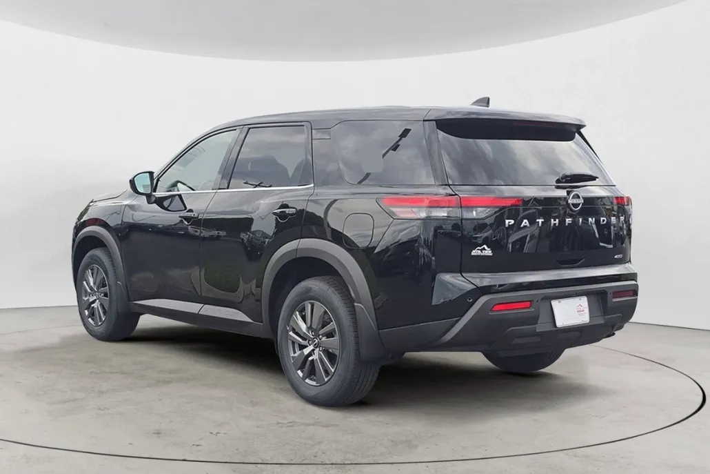 2025 Nissan Pathfinder S photo 1