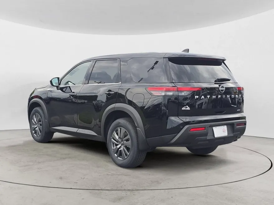 2025 Nissan Pathfinder S photo 1