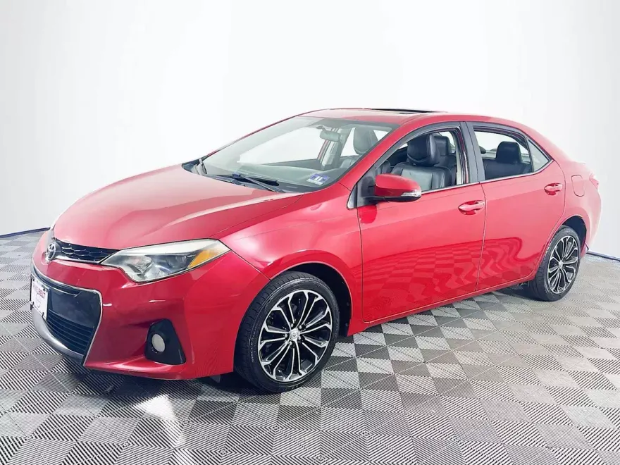 2015 Toyota Corolla Plus photo 1