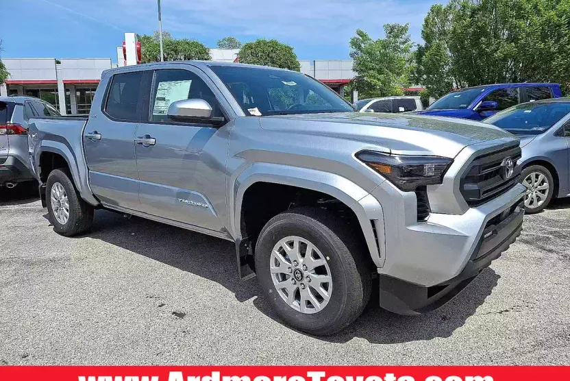 2025 Toyota Tacoma SR5 photo 1