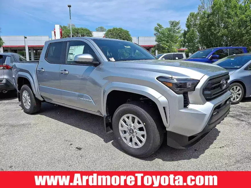 2025 Toyota Tacoma SR5 photo 1