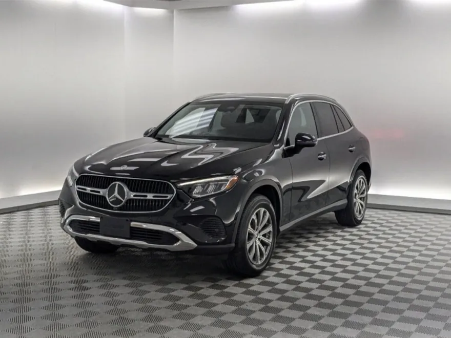 2024 Mercedes Benz GLC 300 photo 1