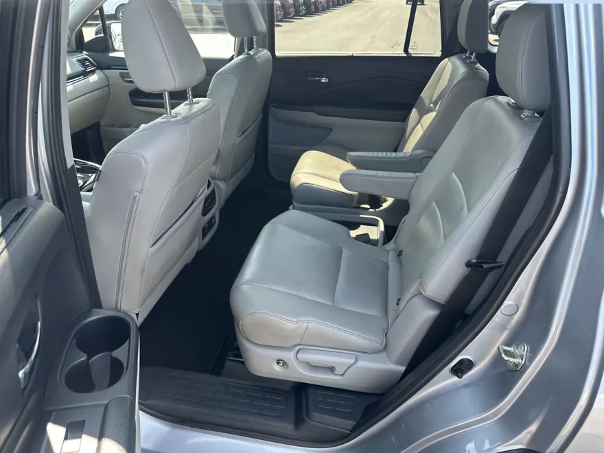 2020 Honda Pilot Touring photo 1