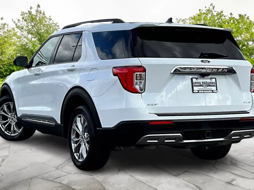 2022 Ford Explorer XLT photo 1