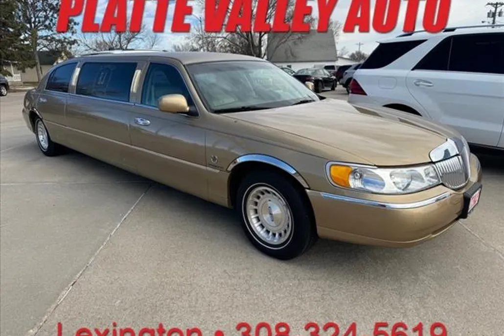 1999 Lincoln Town Car Executive photo 1