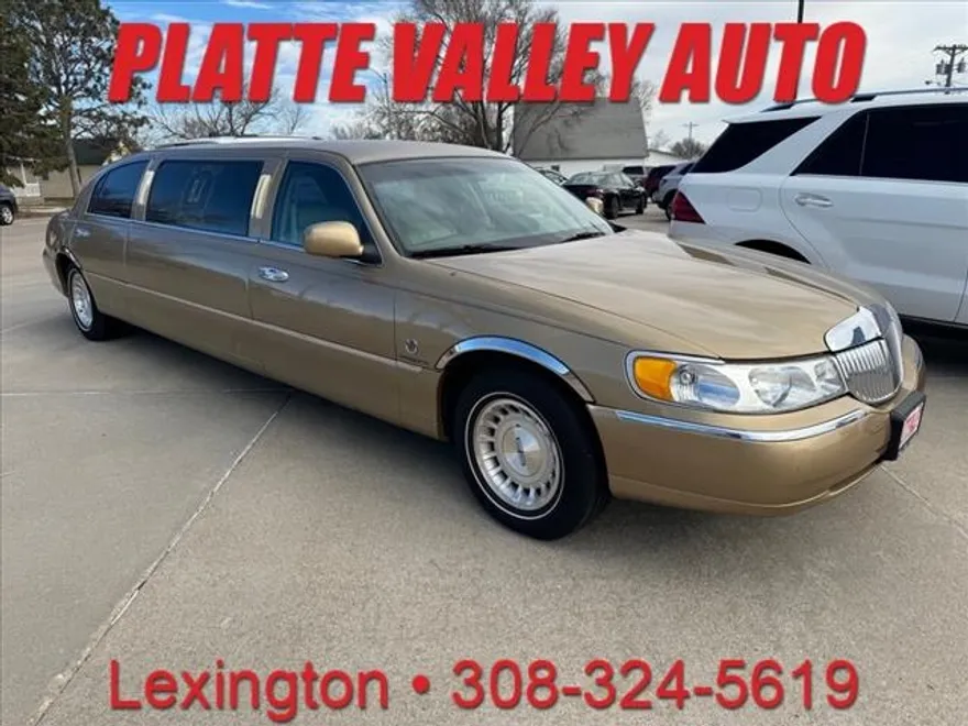 1999 Lincoln Town Car Executive photo 1