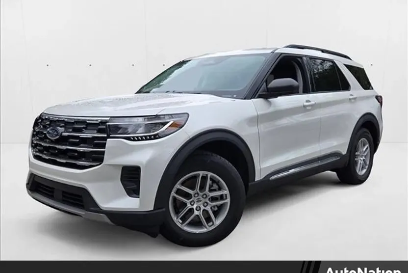 2025 Ford Explorer photo 1