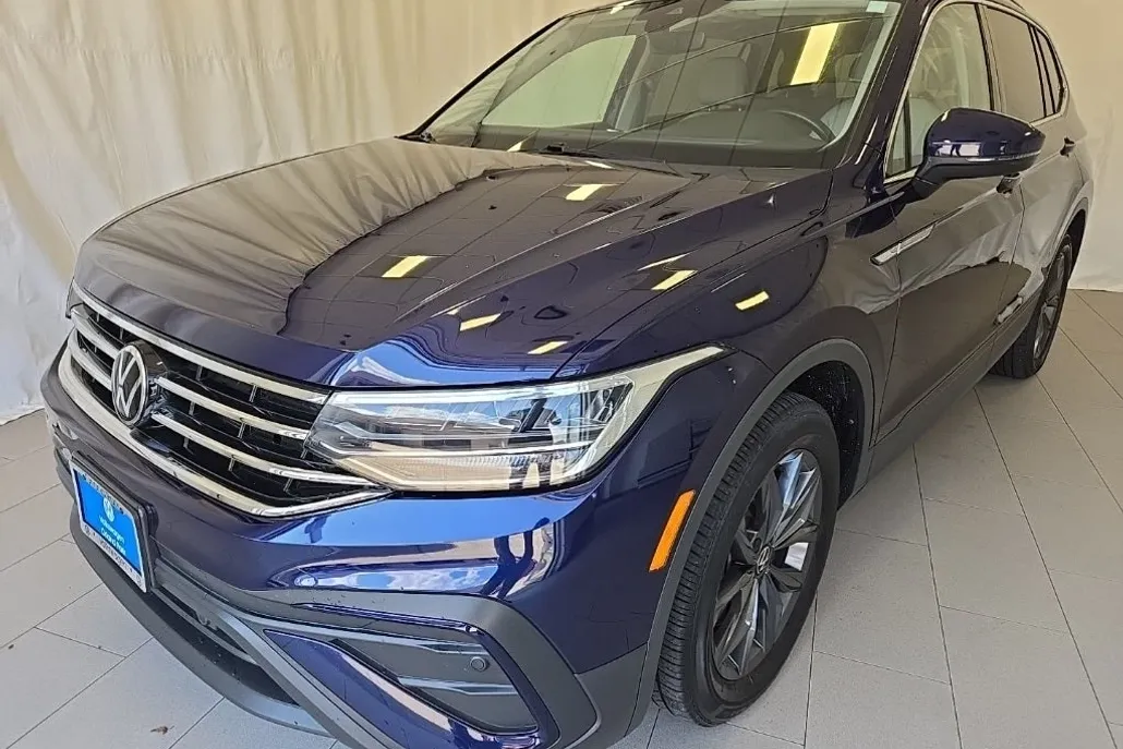 2023 Volkswagen Tiguan SE photo 1