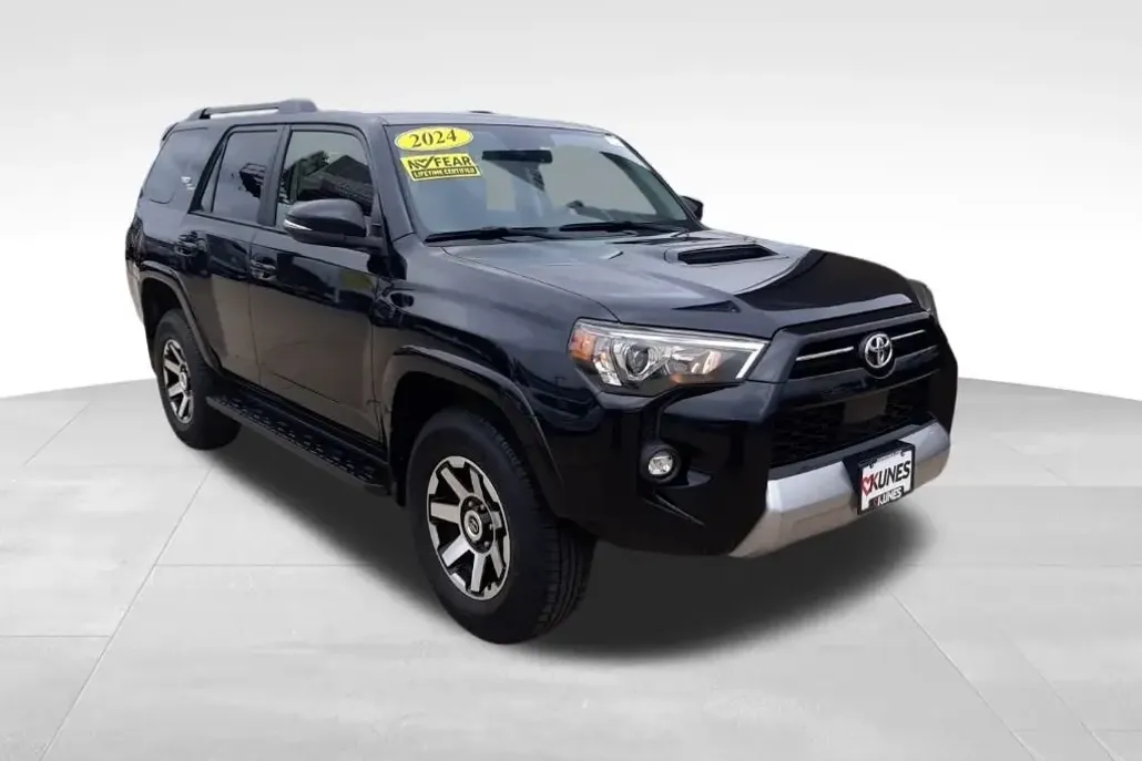 2024 Toyota 4Runner TRD Off-Road Premium photo 1