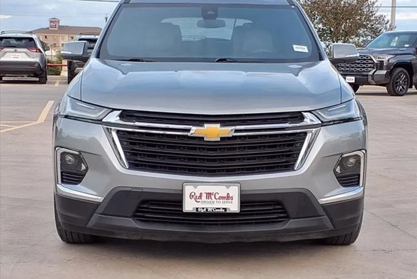 2023 Chevrolet Traverse LS photo 1