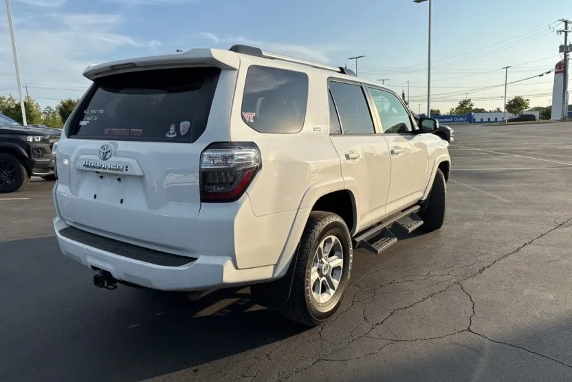 2023 Toyota 4Runner SR5 photo 1
