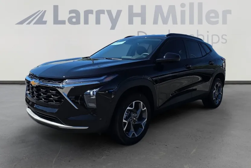 2025 Chevrolet Trax LT photo 1