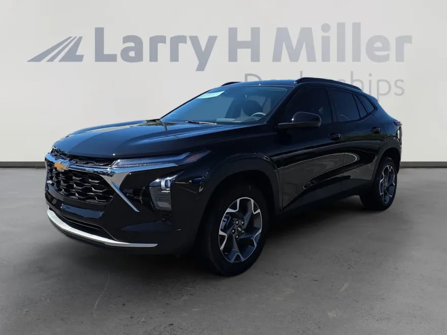 2025 Chevrolet Trax LT photo 1