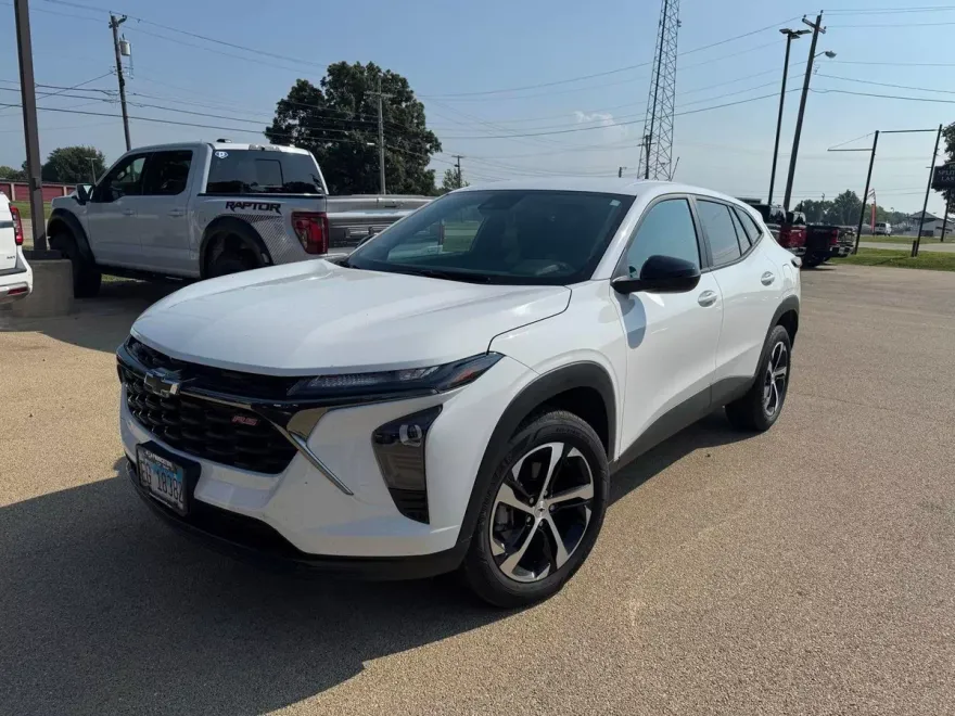 2025 Chevrolet Trax photo 1