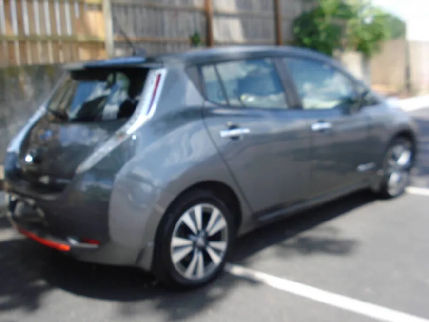 2017 Nissan Leaf SV photo 1