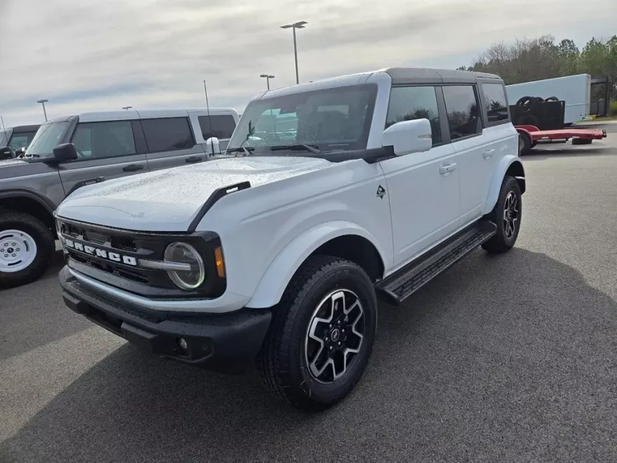 2025 Ford Bronco Outer Banks photo 1