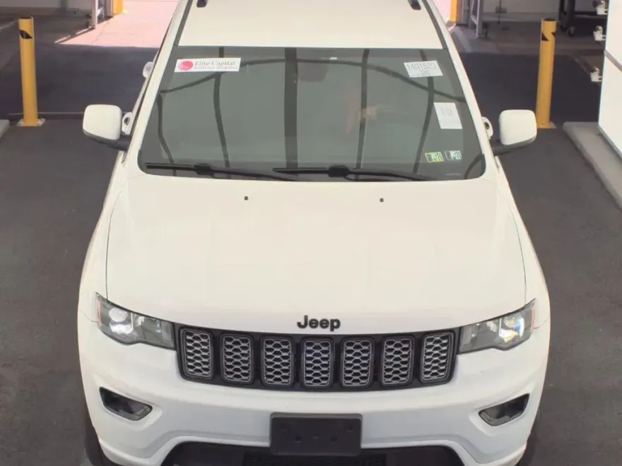 2017 Jeep Grand Cherokee Altitude Sport photo 1