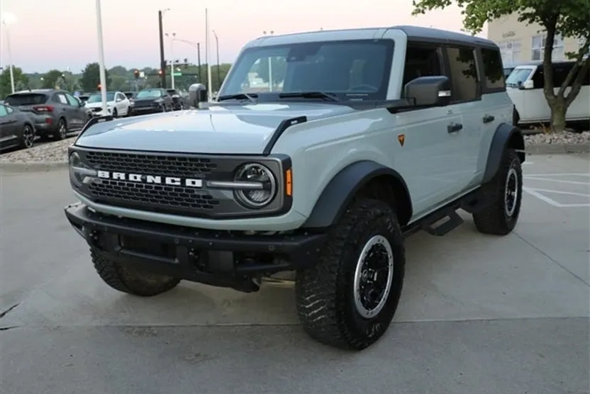 2023 Ford Bronco Badlands photo 1