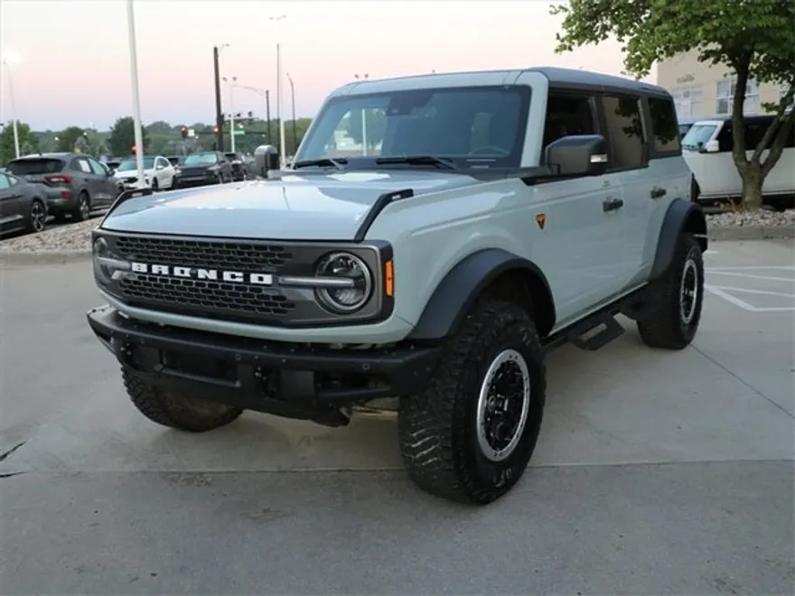2023 Ford Bronco Badlands photo 1