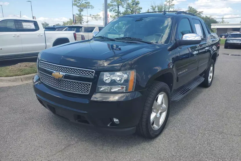 2013 Chevrolet Avalanche LT photo 1
