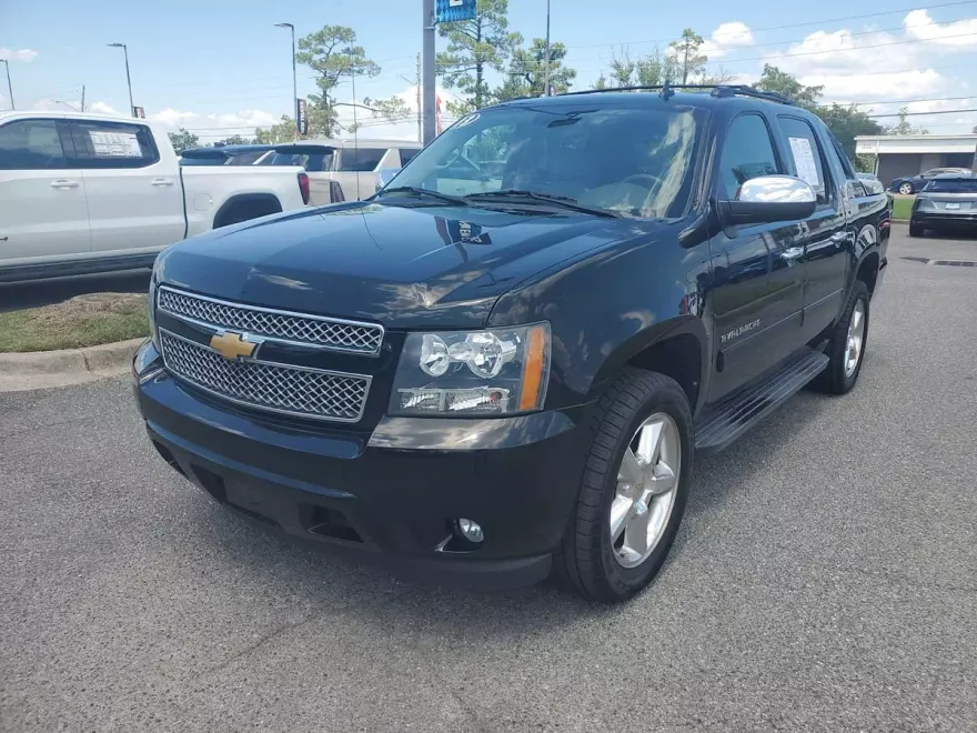 2013 Chevrolet Avalanche LT photo 1