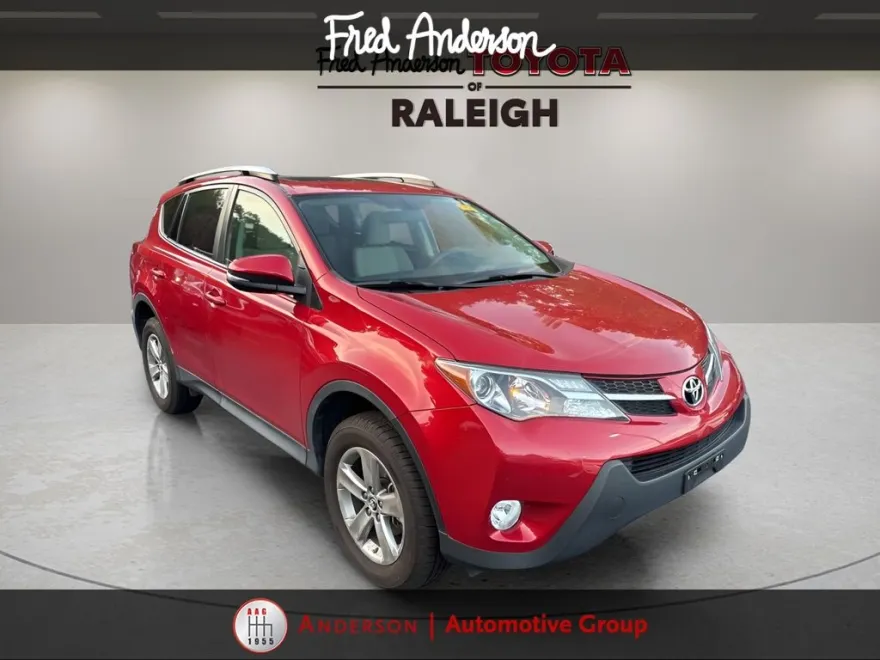 2015 Toyota RAV4 XLE photo 1