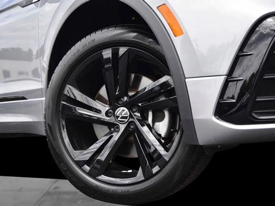 2024 Volkswagen Tiguan SE R-Line Black photo 1