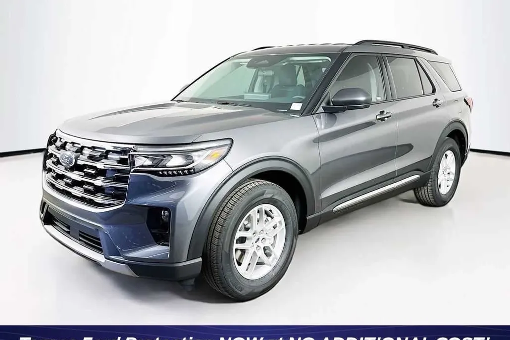 2025 Ford Explorer photo 1