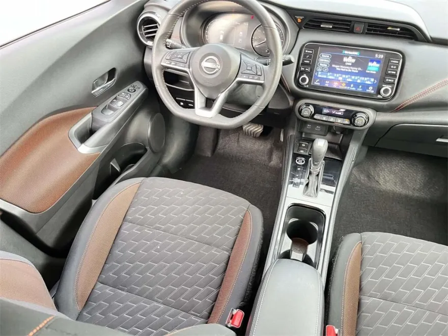 2023 Nissan Kicks SR photo 1