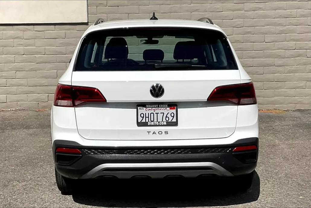 2023 Volkswagen Taos S photo 1