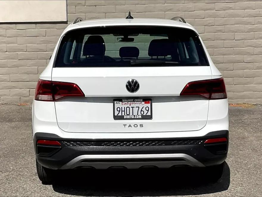 2023 Volkswagen Taos S photo 1