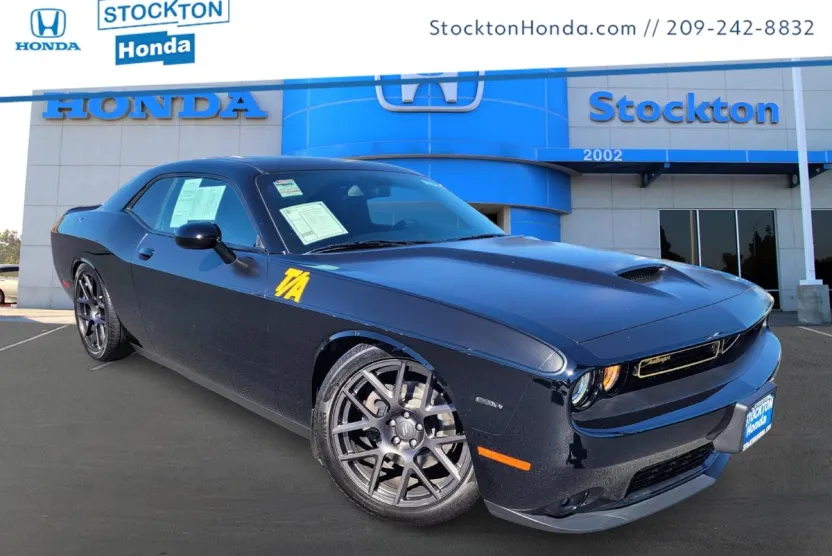 2017 Dodge Challenger R/T photo 1
