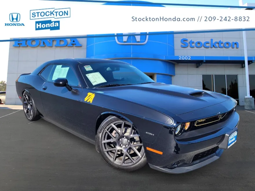 2017 Dodge Challenger R/T photo 1