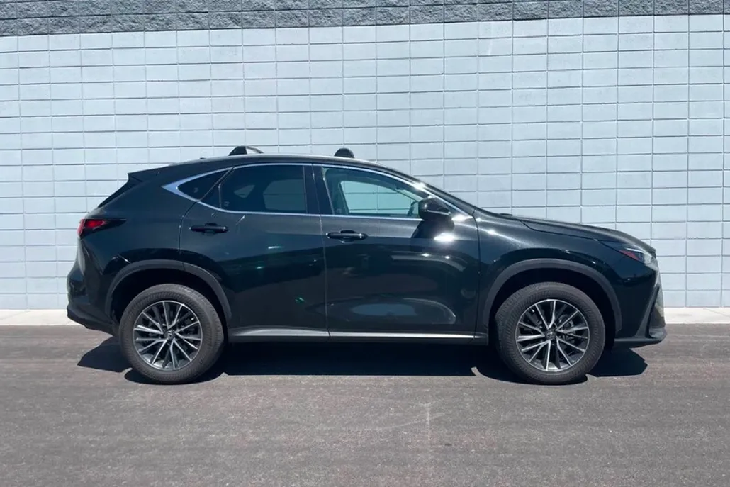 2022 Lexus NX 350h photo 1