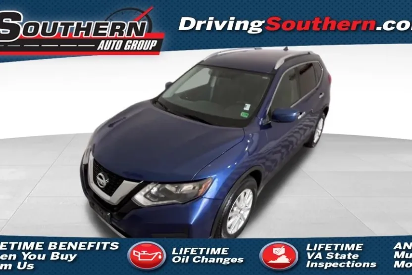 2017 Nissan Rogue SV photo 1