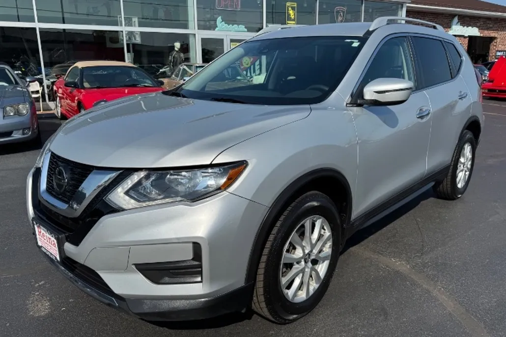 2019 Nissan Rogue SV AWD photo 1