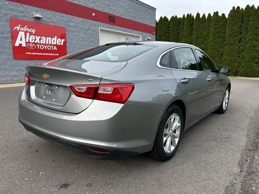 2023 Chevrolet Malibu 1LT photo 1