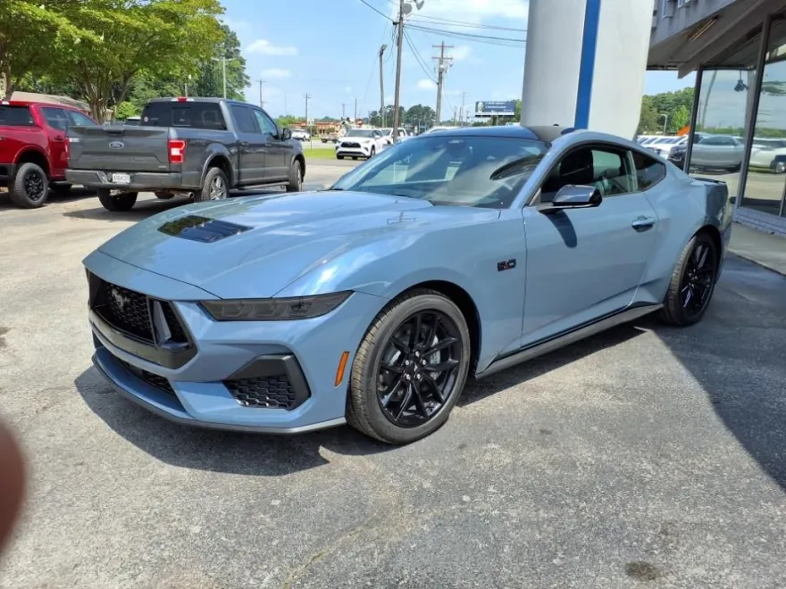 2025 Ford Mustang GT photo 1